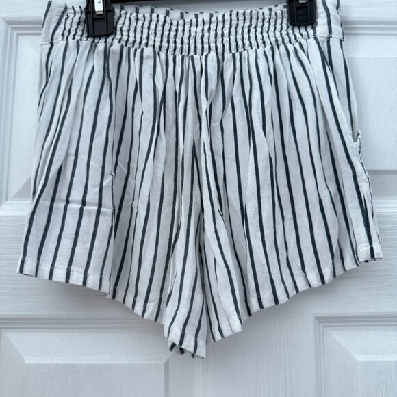 Ava Sky white strips shorts/top set sz S/XS - Picture 4 of 4